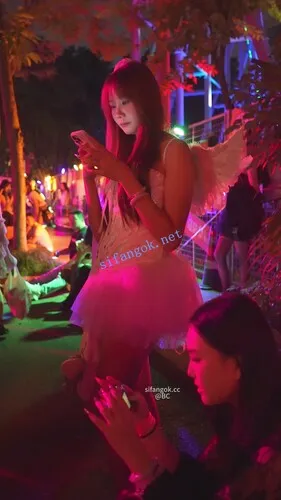 (BC-SSS-104)长腿170蕾丝裙美女..肉臀窄内夹成丁..开闪光灯CD【1V】【1.3G】 5 (BC-SSS-104)长腿170蕾丝裙美女..肉臀窄内夹成丁..开闪光灯CD【1V】【1.3G】 5