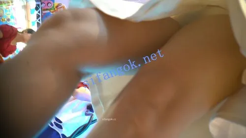 （空城原创）白裙白嫩少妇带孩子玩，微透无痕N紧裹肥臀【1V】【268M】