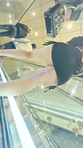 【KFC】骚货和帅男友逛街·为了美裙子太短露出屁股·黑色骚丁【1V】【524M】 6 【KFC】骚货和帅男友逛街·为了美裙子太短露出屁股·黑色骚丁【1V】【524M】 6