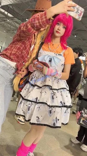 【KFC】长裙COSER学生妹逛展·一直蹲下合影·翘屁股露出粉色内【1V】【303M】 10 【KFC】长裙COSER学生妹逛展·一直蹲下合影·翘屁股露出粉色内【1V】【303M】 10