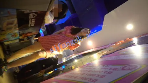 【永久专享】（空城原创）条纹连衣裙高冷少妇，红热红N包裹肉臀【1V】【261M】