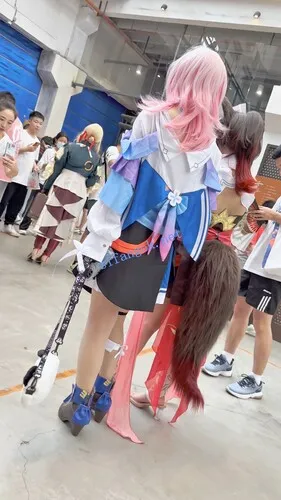 【KFC】学生妹COSER逛街·翘起屁股给你看肉丝白色半透内内【1V】【557M】 6