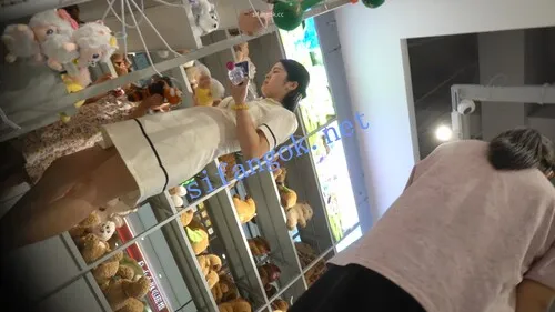 (空城原创)白裙小少妇带孩子逛商场,微透无痕N包裹肥臀【1V】【490M】 8 (空城原创)白裙小少妇带孩子逛商场,微透无痕N包裹肥臀【1V】【490M】 8