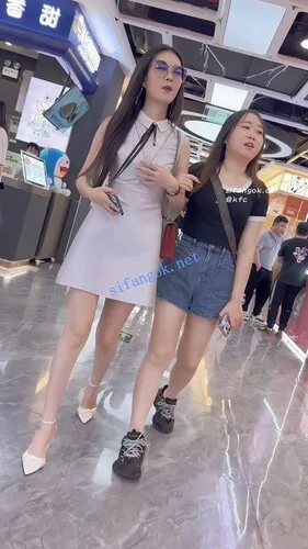 【KFC】身材不错的少妇和闺蜜逛街·高跟无痕内内翘屁股CD【1V】【685M】 8 【KFC】身材不错的少妇和闺蜜逛街·高跟无痕内内翘屁股CD【1V】【685M】 8