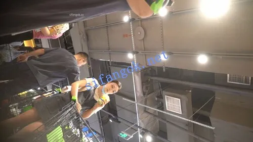 （空城原创）超短牛仔裙美女逛超市，干净天蓝N包裹肉臀【1V】【456M】 2