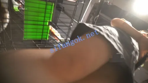 （空城原创）超短牛仔裙美女逛超市，干净天蓝N包裹肉臀【1V】【456M】 3