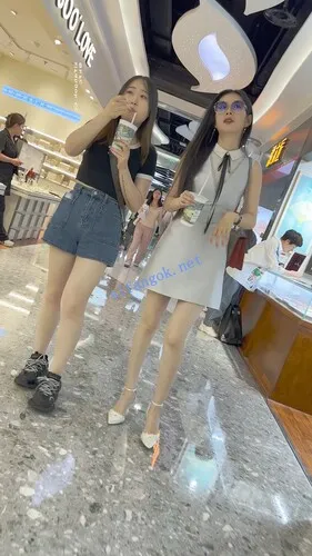 【KFC】身材不错的少妇和闺蜜逛街·高跟无痕内内翘屁股CD【1V】【685M】 9 【KFC】身材不错的少妇和闺蜜逛街·高跟无痕内内翘屁股CD【1V】【685M】 9