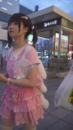 (BC-SSS-105)三个萝莉一起逛街..透明丝袜配蕾丝内裤外纯内骚【1V】【516M】 2 (BC-SSS-105)三个萝莉一起逛街..透明丝袜配蕾丝内裤外纯内骚【1V】【516M】 2