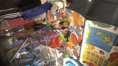 【永久专享】（空城原创）超宽松裤裙可爱少妇逛超市，干净白N包裹肉臀【1V】【446M】