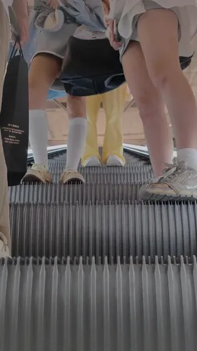 熊猫CD-XM370几个美女一起出来吃饭逛街,抄底两个穿裙子美女【1V】【1.32G】 5 熊猫CD-XM370几个美女一起出来吃饭逛街,抄底两个穿裙子美女【1V】【1.32G】 5