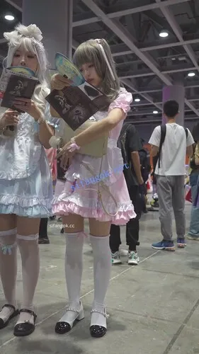 【xxn-346】两位女仆小姐姐逛街..肉色丝袜配白内买小吃被CD【1V】【483M】