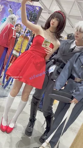 【KFC】学生妹打扮精致逛展·红色抹胸长裙·一次性内内贴着CD【1V】【725M】 6