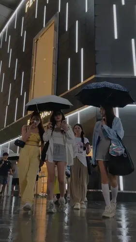 熊猫CD-XM370几个美女一起出来吃饭逛街,抄底两个穿裙子美女【1V】【1.32G】 8 熊猫CD-XM370几个美女一起出来吃饭逛街,抄底两个穿裙子美女【1V】【1.32G】 8