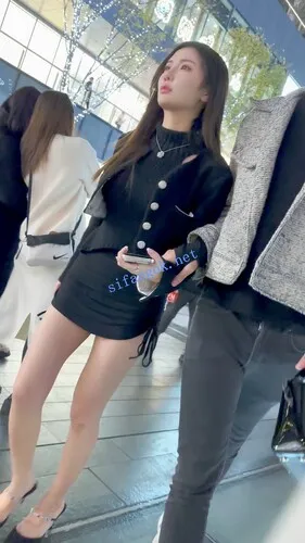 【KFC】骚货和帅男友逛街·为了美裙子太短露出屁股·黑色骚丁【1V】【524M】 15 【KFC】骚货和帅男友逛街·为了美裙子太短露出屁股·黑色骚丁【1V】【524M】 15