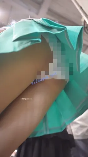 【xxn-355】游戏展台cos模特..长腿白丝过膝袜..粉内弯腰露毛【1V】【576M】