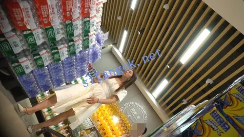 【永久专享】（空城原创）高跟鞋白裙少妇，蕾丝边天蓝窄N夹进臀缝【1V】【394M】