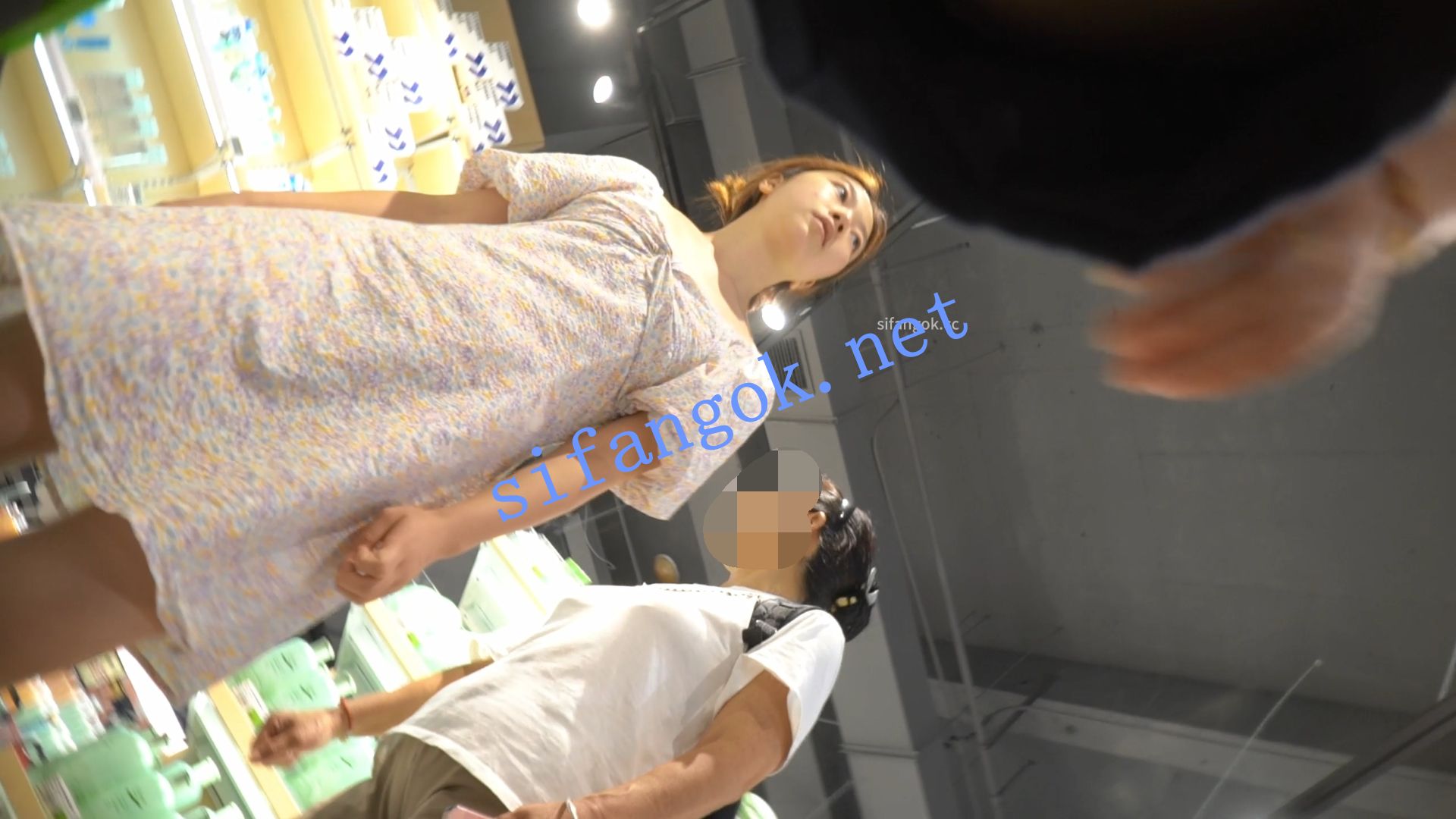 【永久专享】（空城原创）连衣裙小姐姐逛超市，淡黄N夹翅膀包裹翘臀【1V】【269M】