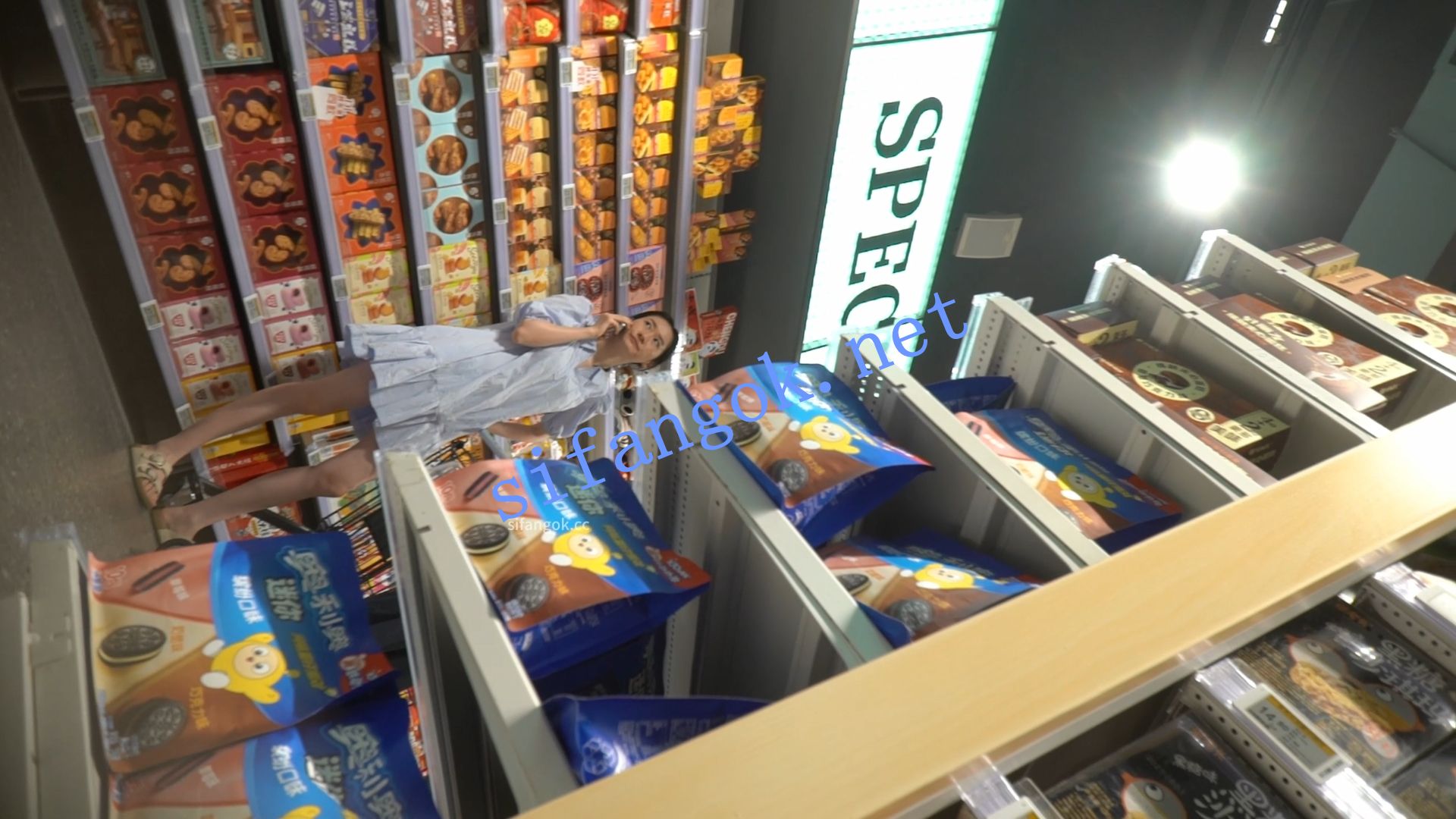 （空城原创）两位超短连衣裙美少妇，一个粉N一个蓝N【1V】【301M】