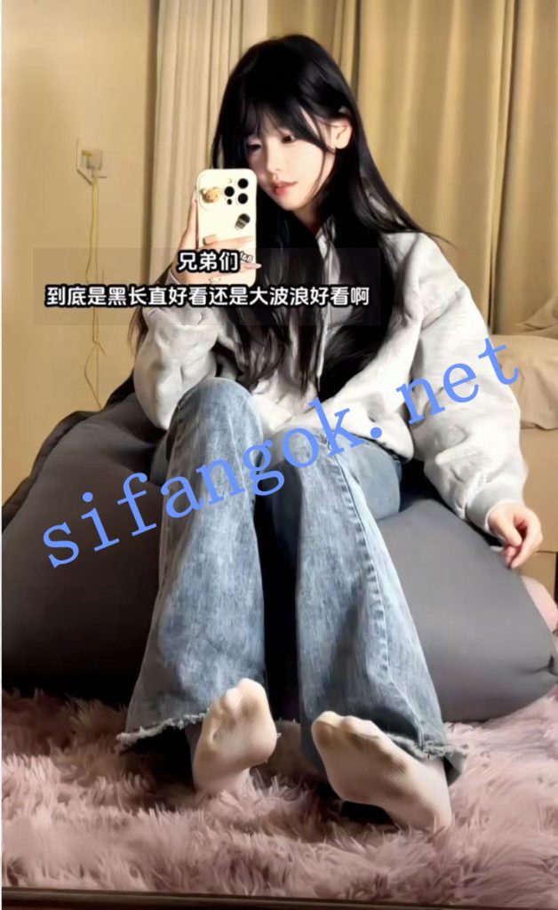 抖音 小怪-4 美腿大长腿学妹 自慰 高潮喷水 B毛特写 足交【1V】【291M】