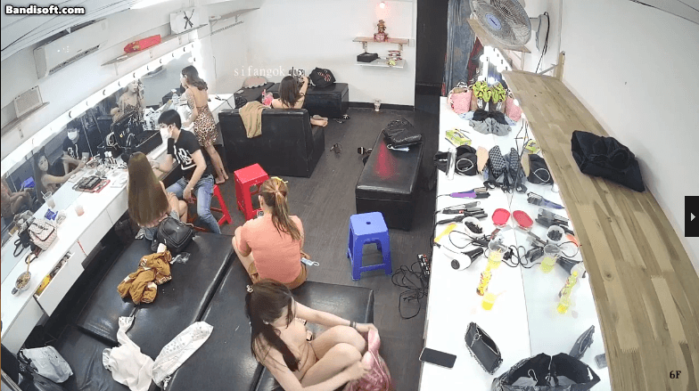 【破解摄像头】夜店后台模特换衣身材都非常好【NV】【715M】