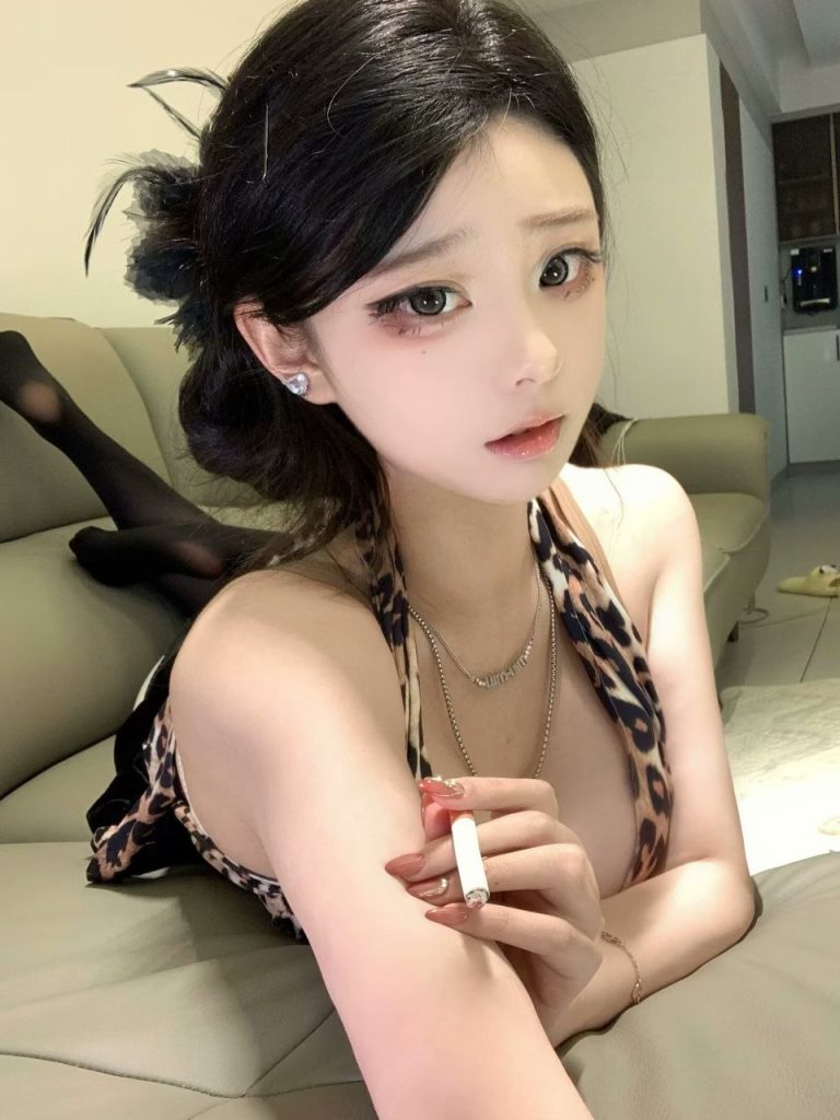 无情颖少 高颜值百万粉丝网红 纯欲脸 私拍写真【93P16V】【75M】 11