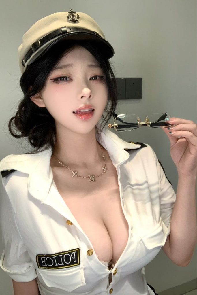 无情颖少 高颜值百万粉丝网红 纯欲脸 私拍写真【93P16V】【75M】 3