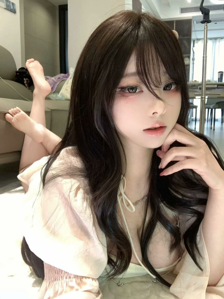 无情颖少 高颜值百万粉丝网红 纯欲脸 私拍写真【93P16V】【75M】 9
