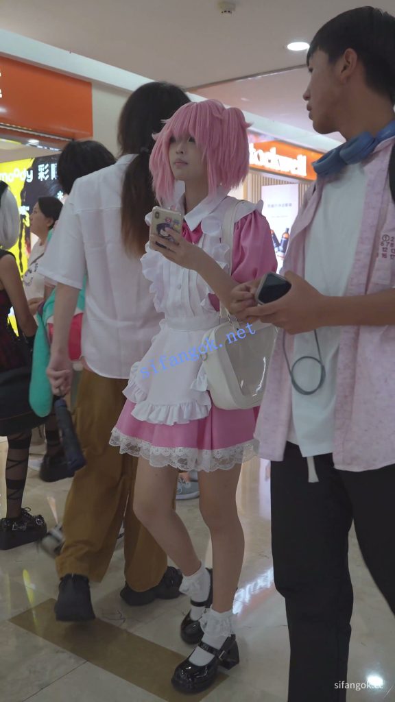 (BC-AA-694)粉色女仆装小姐姐逛商场..坐地上走光上楼梯被CD