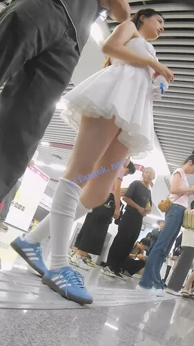 【永久专享】『D·D』-228-漂亮小姐姐，和男友亲密打闹，白连衣裙转圈圈…【1V】【3.21G】