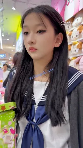 【永久专享】【KFC】JK制服学生妹逛街·化了浓妆却闷闷不乐·白内前后CD【1V】【238M】