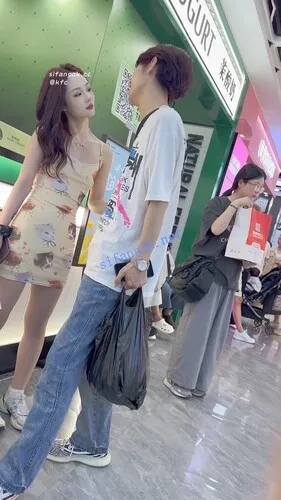 【永久专享】【KFC】极品靓女和男友撒娇·吊带包臀裙·白内穿在肉丝外够骚【1V】【536M】