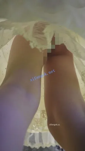 【永久专享】【xxn-340】白色lo裙小学妹..展台看表演被CD窄内侧面露毛【1V】【353M】