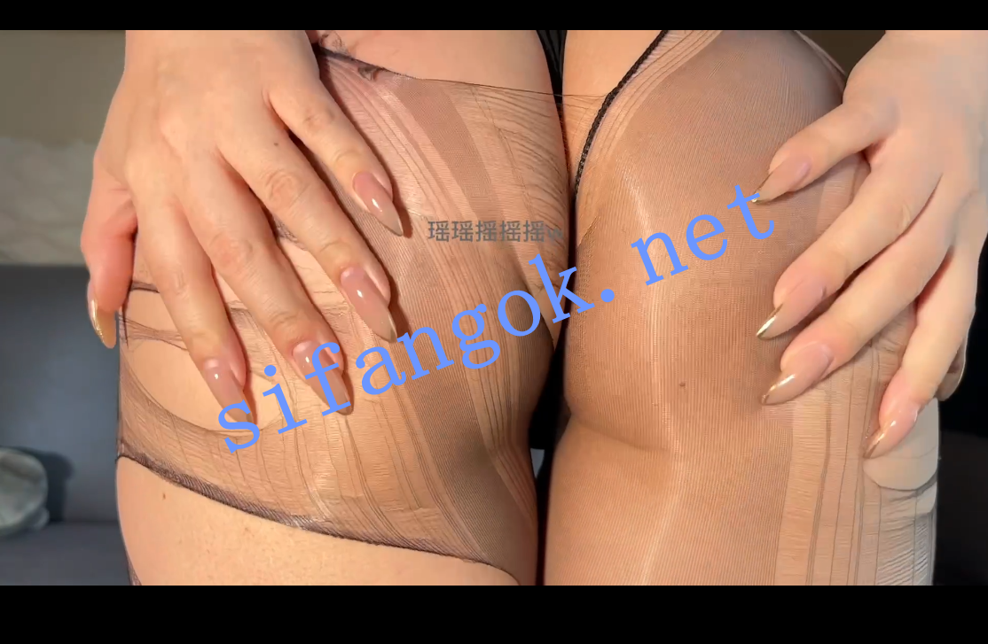 【微博巨乳】小王同学瑶瑶摇摇摇付费机场黑丝揉奶福利【3V】【938M】