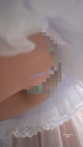 【永久专享】(BC-AA-616)蓝色蕾丝裙小姐姐看表演..半透明内半蹲被前后CD【1V】【1.34G】