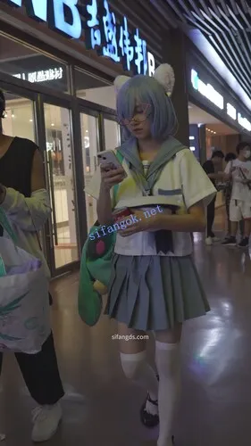 【永久专享】【xxn-344】制服jk蕾姆小姐姐..多次镜头前弯腰透心凉CD【1V】【700M】