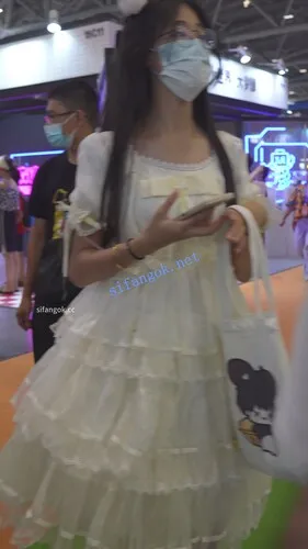 【永久专享】【xxn-340】白色lo裙小学妹..展台看表演被CD窄内侧面露毛【1V】【353M】