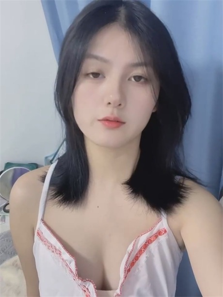 ❣️推荐❣️抖音极品嫩妹【月亮】初恋脸，极品奶子，奶头粉嫩，好漂亮的蝴蝶逼【21V】【1.71G】