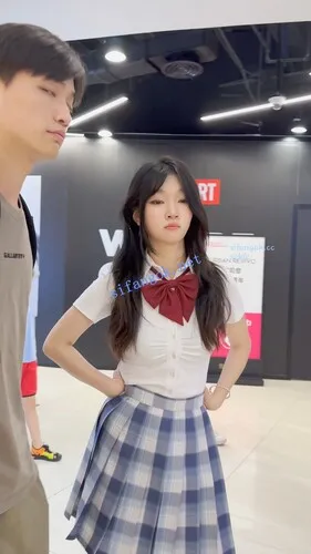 【永久专享】【KFC】JK萝莉和男友吵架·一直闷闷不乐·趁机CD看她无痕白内【1V】【1.01G】