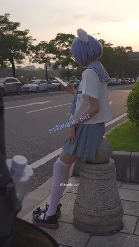 【永久专享】【xxn-344】制服jk蕾姆小姐姐..多次镜头前弯腰透心凉CD【1V】【700M】