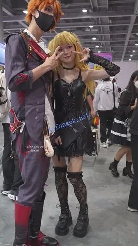 【永久专享】【xxn-335】外纯内骚金发吊带裙cos..窄内湿了两侧大量露毛【1V】【811M】