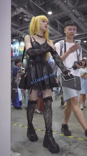 【永久专享】【xxn-335】外纯内骚金发吊带裙cos..窄内湿了两侧大量露毛【1V】【811M】