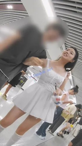 【永久专享】『D·D』-228-漂亮小姐姐，和男友亲密打闹，白连衣裙转圈圈…【1V】【3.21G】