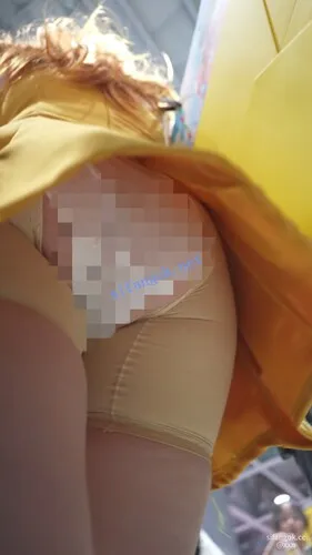 【永久专享】【xxn-338】明日香小姐姐低胸裙露半个球..开裆打底裤露白内【1V】【1.08G】