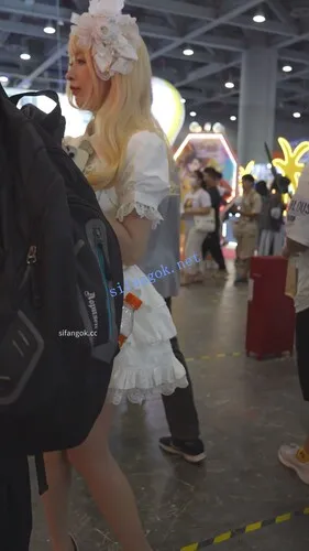 【永久专享】【xxn-341】金发公主裙美女..超薄透明肉丝..蕾丝内夹进屁股缝【1V】【934M】