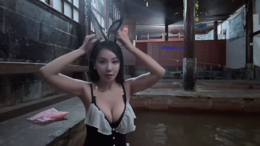 【抖音 小厨娘美食记】巨乳尤物 多视频诱惑【10V】【3.26G】