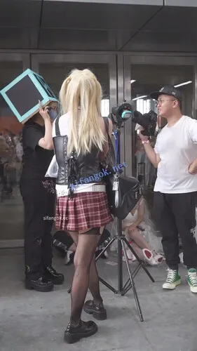 【永久专享】【xxn-342】制服jk小姐姐穿情趣吊带袜..半透蕾丝内紧裹翘臀【1V】【303M】