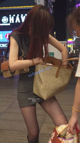 【永久专享】(BC-SSS-099)抄底两位花纹黑丝小姐姐..性感包臀短裙粉色窄内【1V】【1G】