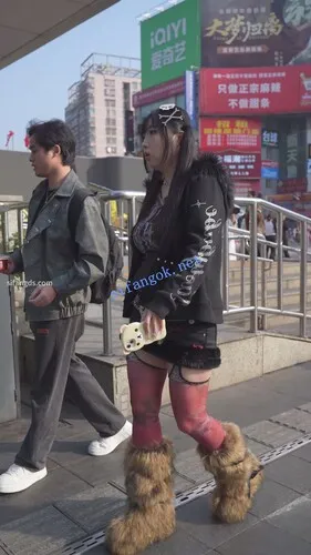 【永久专享】(BC-AA-603)精神小妹冬天超短裙豹纹丝袜..情趣开裆内露屁股缝【1V】【655M】