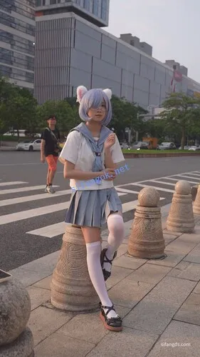 【永久专享】【xxn-344】制服jk蕾姆小姐姐..多次镜头前弯腰透心凉CD【1V】【700M】