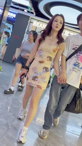 【永久专享】【KFC】极品靓女和男友撒娇·吊带包臀裙·白内穿在肉丝外够骚【1V】【536M】